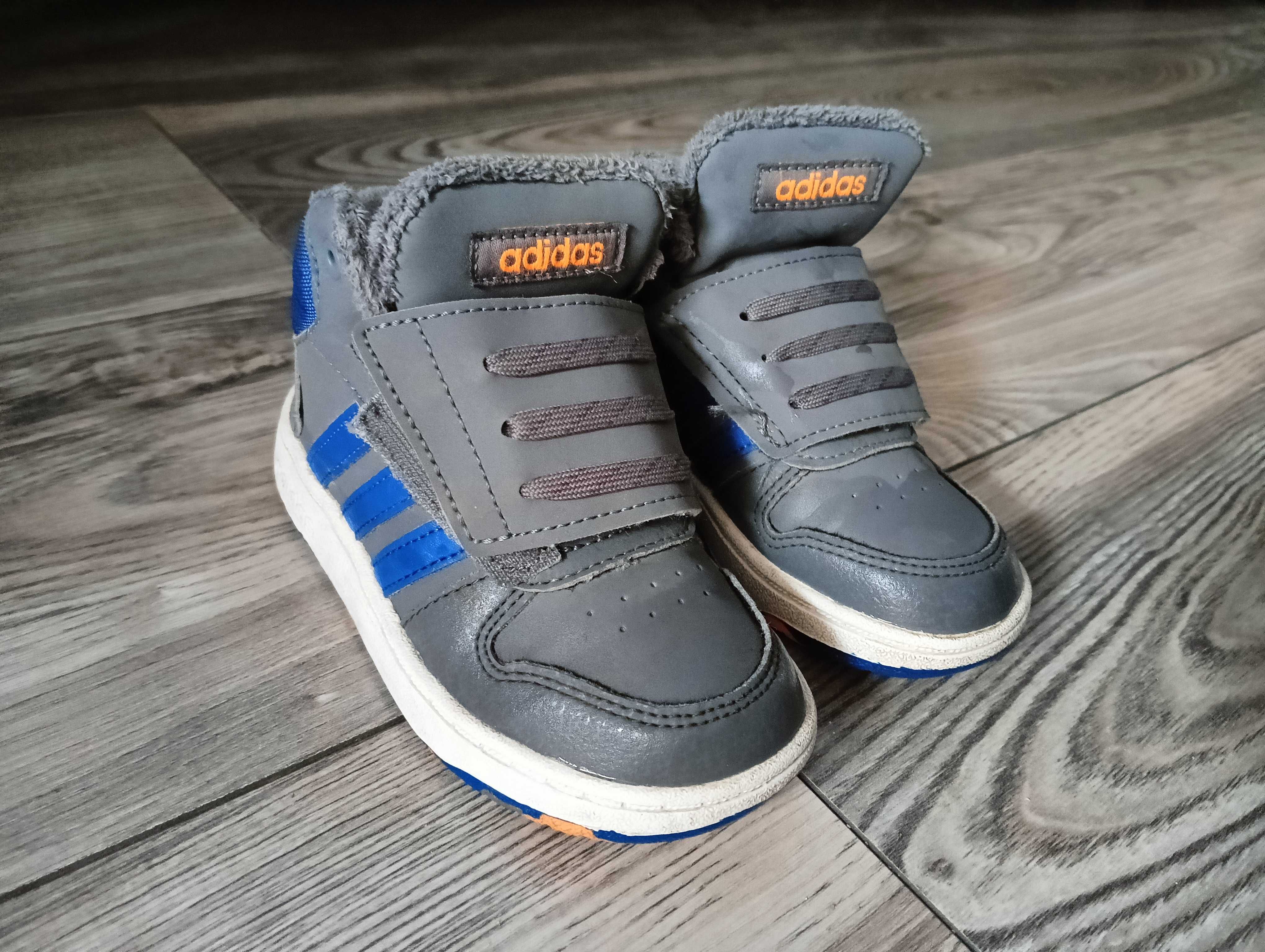 Ocieplane sneakersy za kostkę adidas