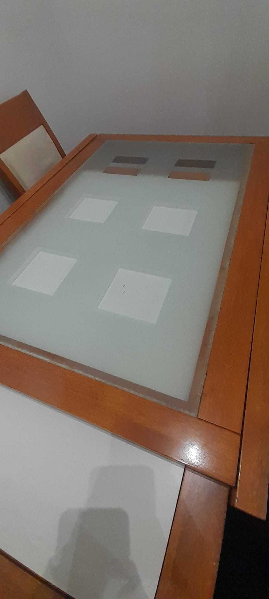 Conjunto Mesa e 4 Cadeiras