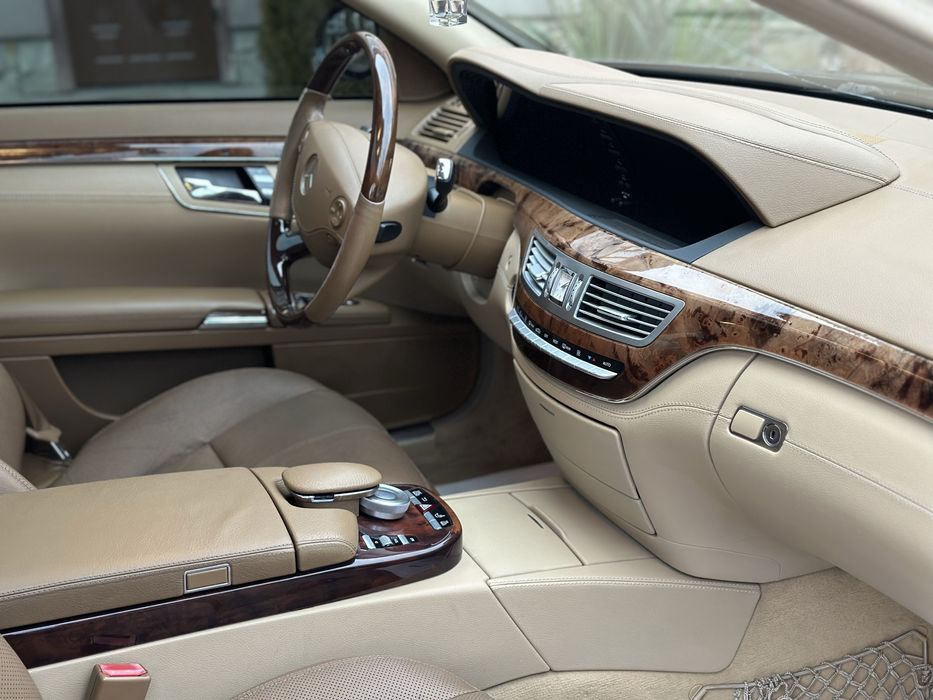 Mercedes S-class W221