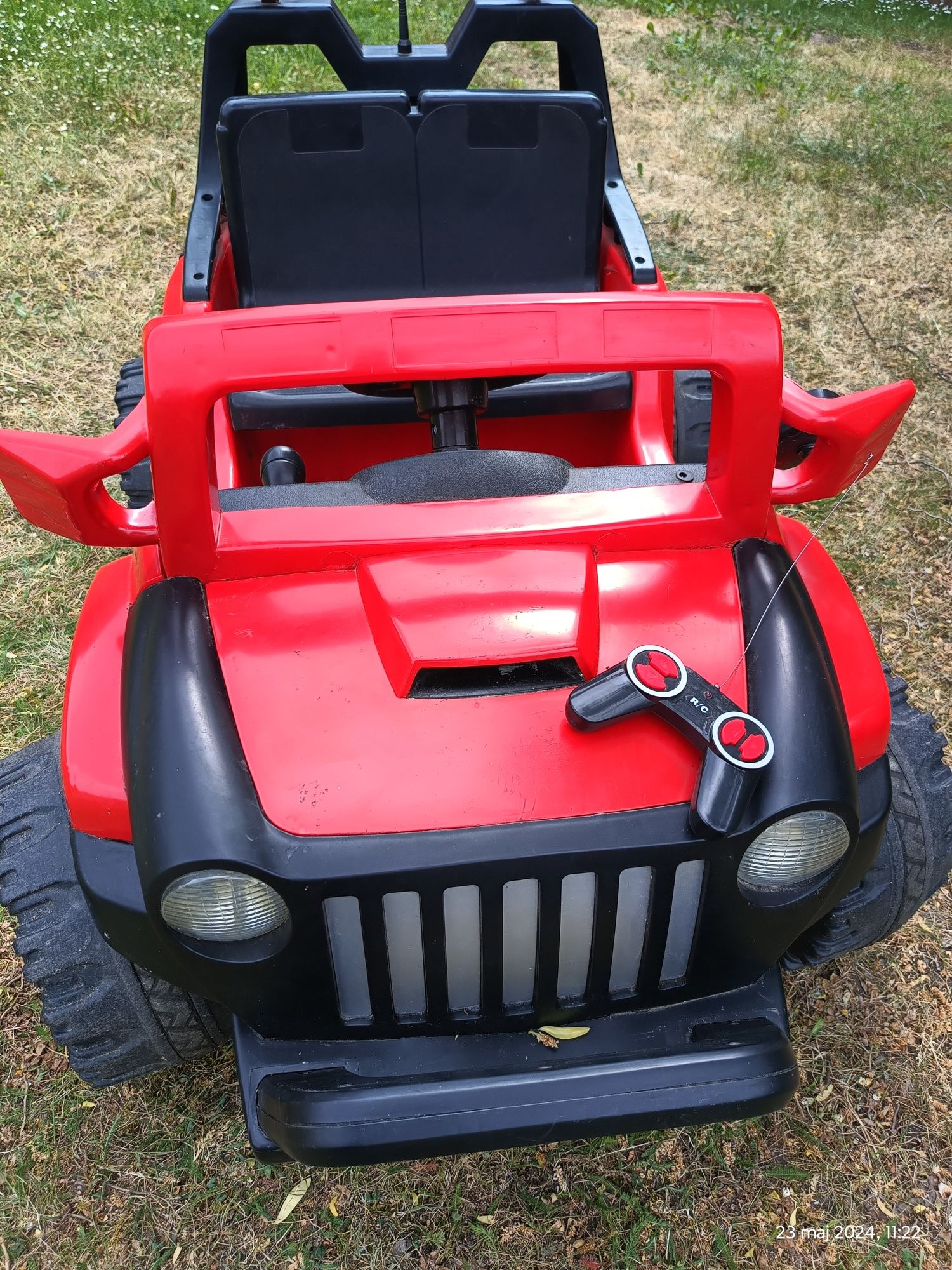 Autko jeep na akumulator