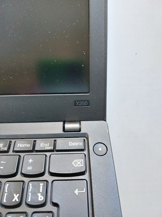 Ноутбук Lenovo 12.5/i5 5gen/8gb/ssd/акб 4.5 години