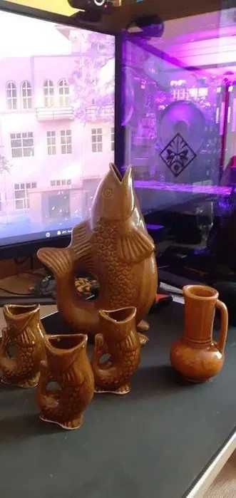 Skarby PRL Karafka kamionkowa ryba + 3 kieliszki + dzbanuszek