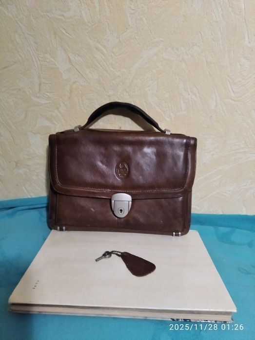 Коричневая кожаная барсетка с ключиком много отделений