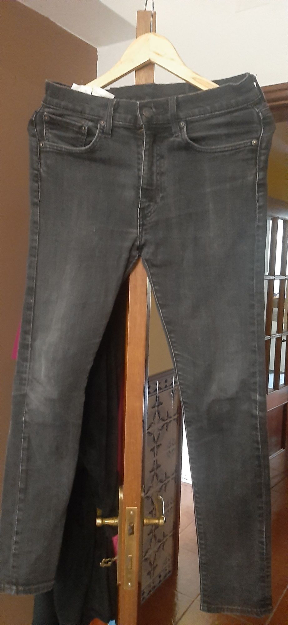 Calças levis slim