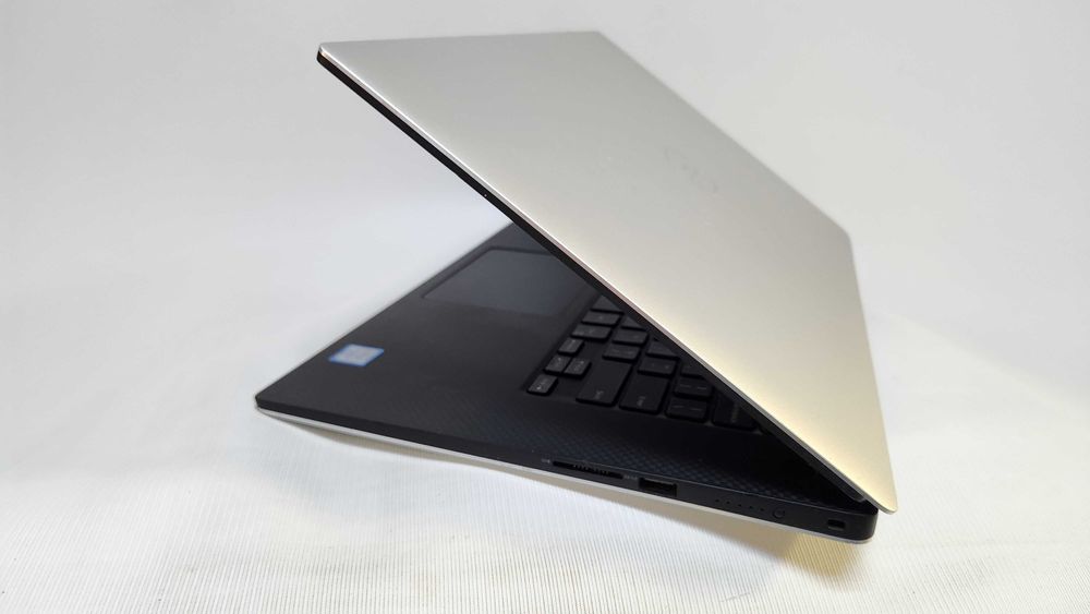 Dell Precision 5530 i7-8850H 16GB 512 GB P1000 4GB 15,6" IPS Full HD