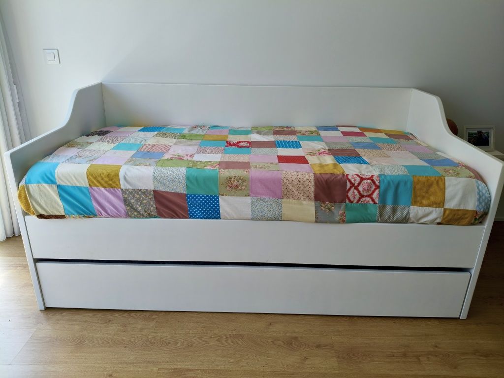 Cama dupla nova com dois colchões novos