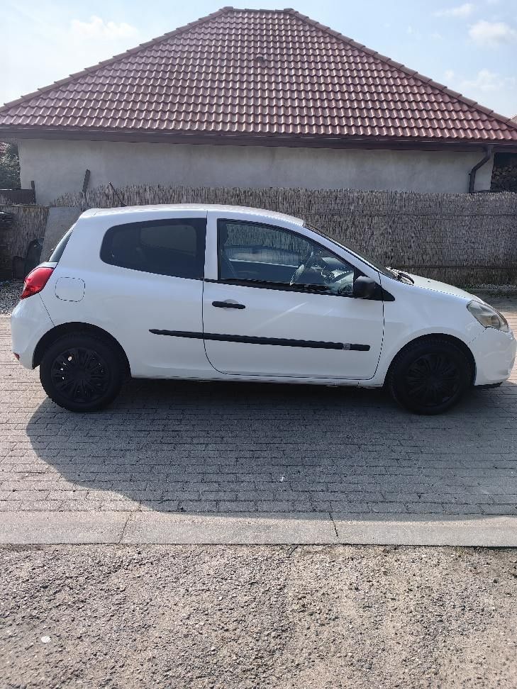 SPRZEDAM RENAULT clio iii 1,5dci 2011r