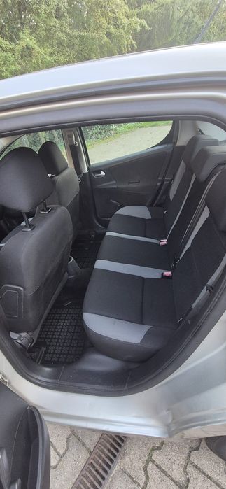 Peugeot 207 1.4 benzyna 75 kM-pelen serwis.
