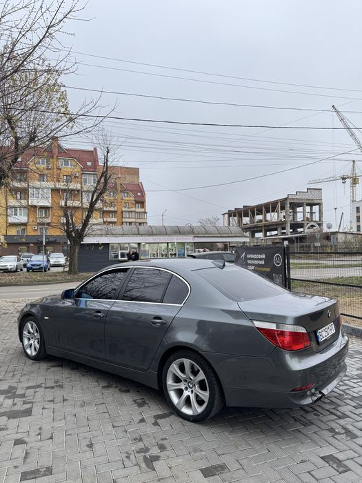 BMW E60.