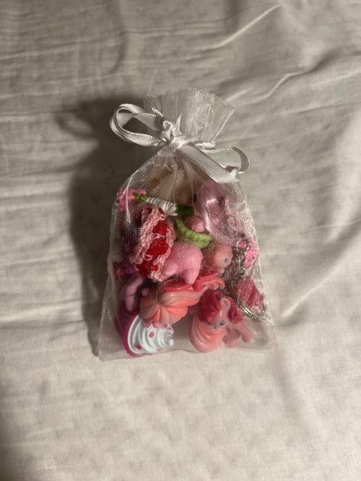 Mystery box woreczek z zabawkami dla dzieci różowy