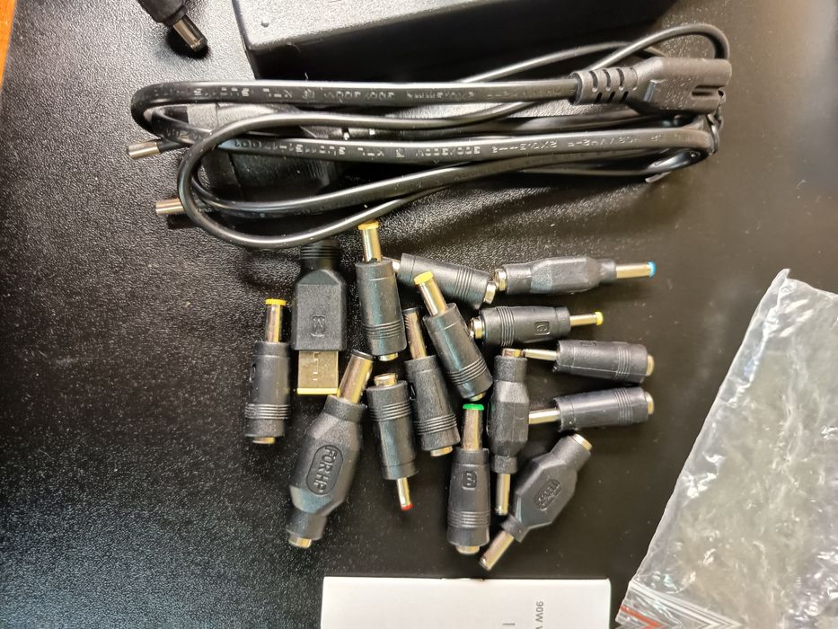 Nowy uniwersalny zasilacz do laptopa 90W + komplet końcówek