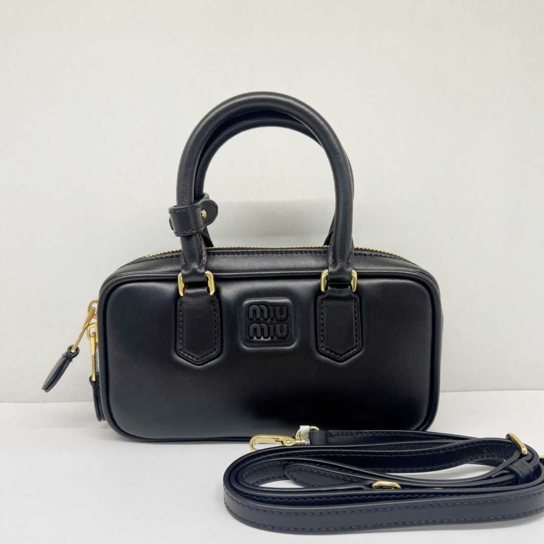 Nowoczesna MIUMIU czarna torba bowlingowa - luksusowy design