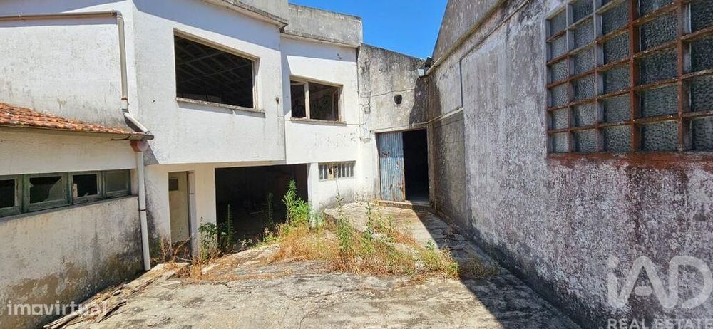 Loja / Estabelecimento Comercial em Minde de 743,00 m2