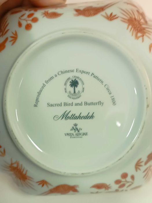 Taça em porcelana da Vista Alegre Mottahedeh Sacred Bird and Butterfly