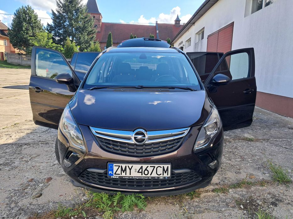 Sprzedam - Opel Zafira 2012