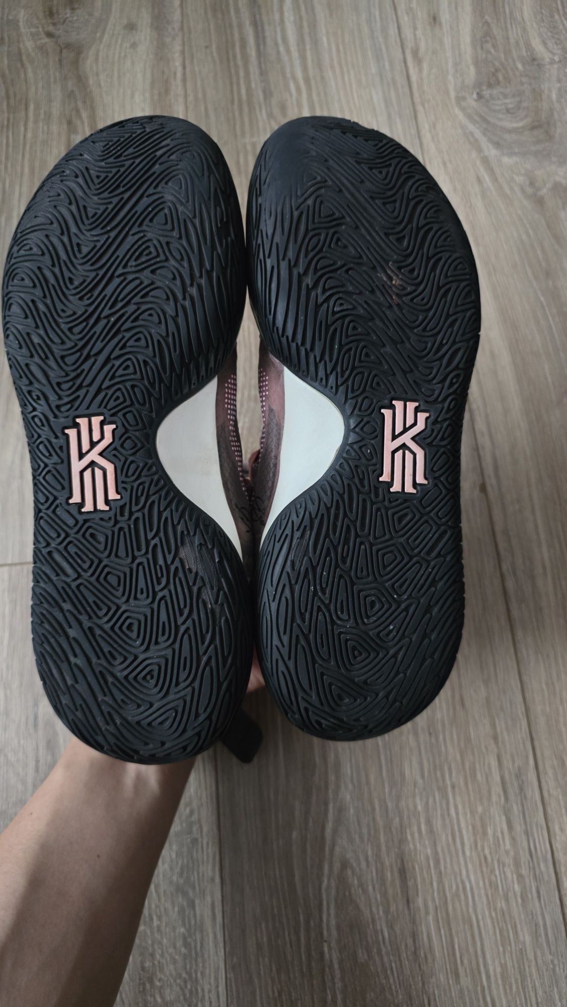 Продам Nike Kyrie Flytrap 5 'Moon Fossil Pink Gaze Camo'