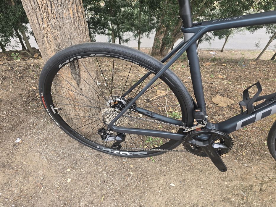 Bicicleta de carbono 105di2 nova