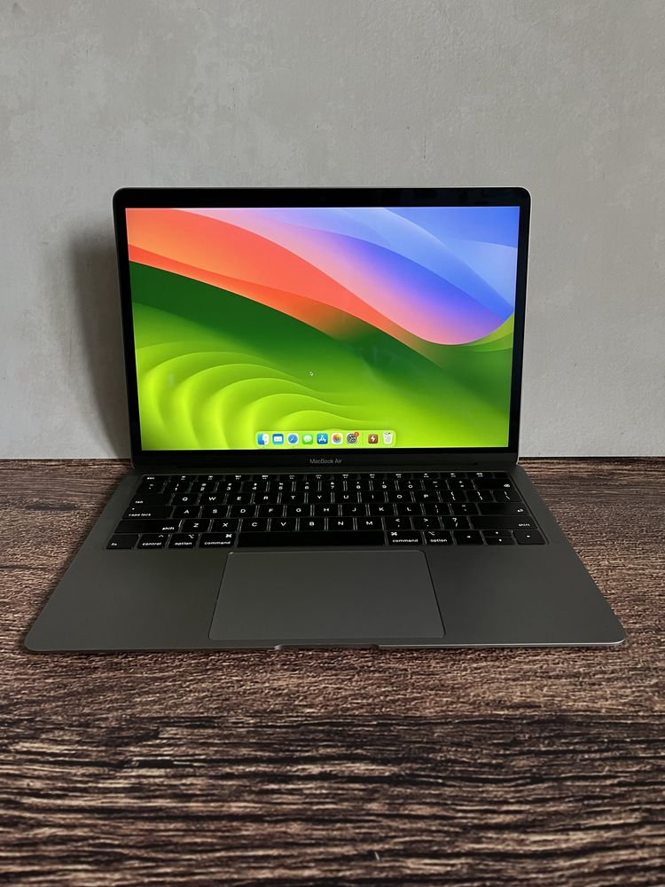 Apple MacBook Air 13.3, 2019год, core-i5,озу-8gb,ssd-256