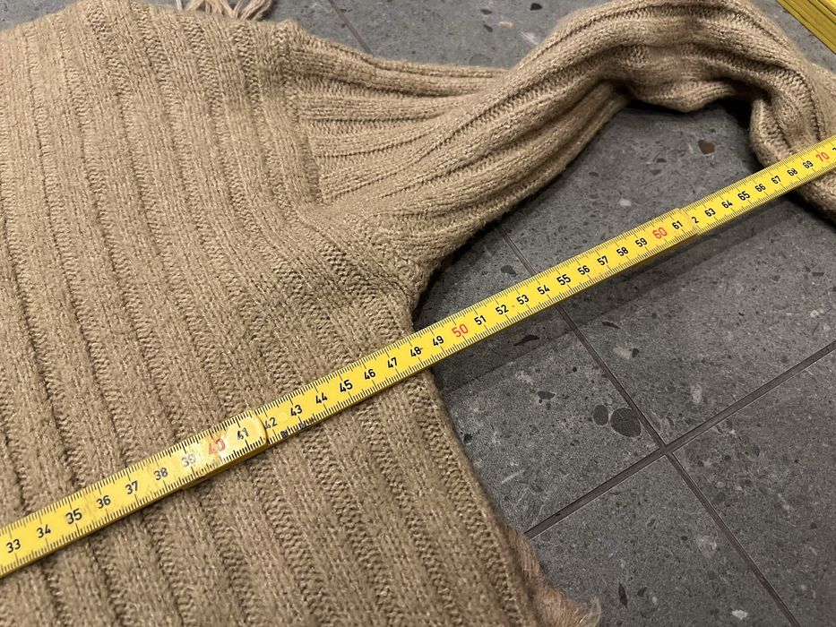 Midi beżowa sweterkowa sukienka z golfem, na jesień-zimę