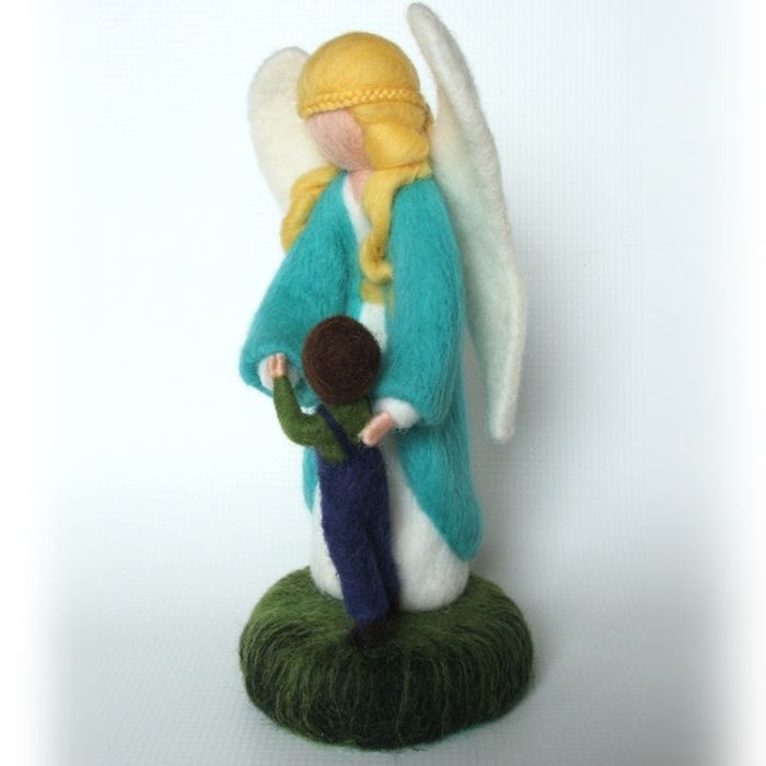 Anioł stróż z chłopczykiem - rękodzieło, figurka filcowana