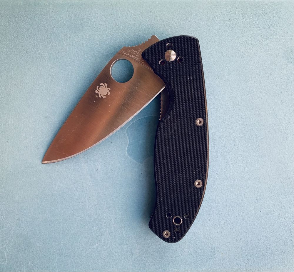 Великолепный Spyderco Tenacious urban city 8Cr13Mov