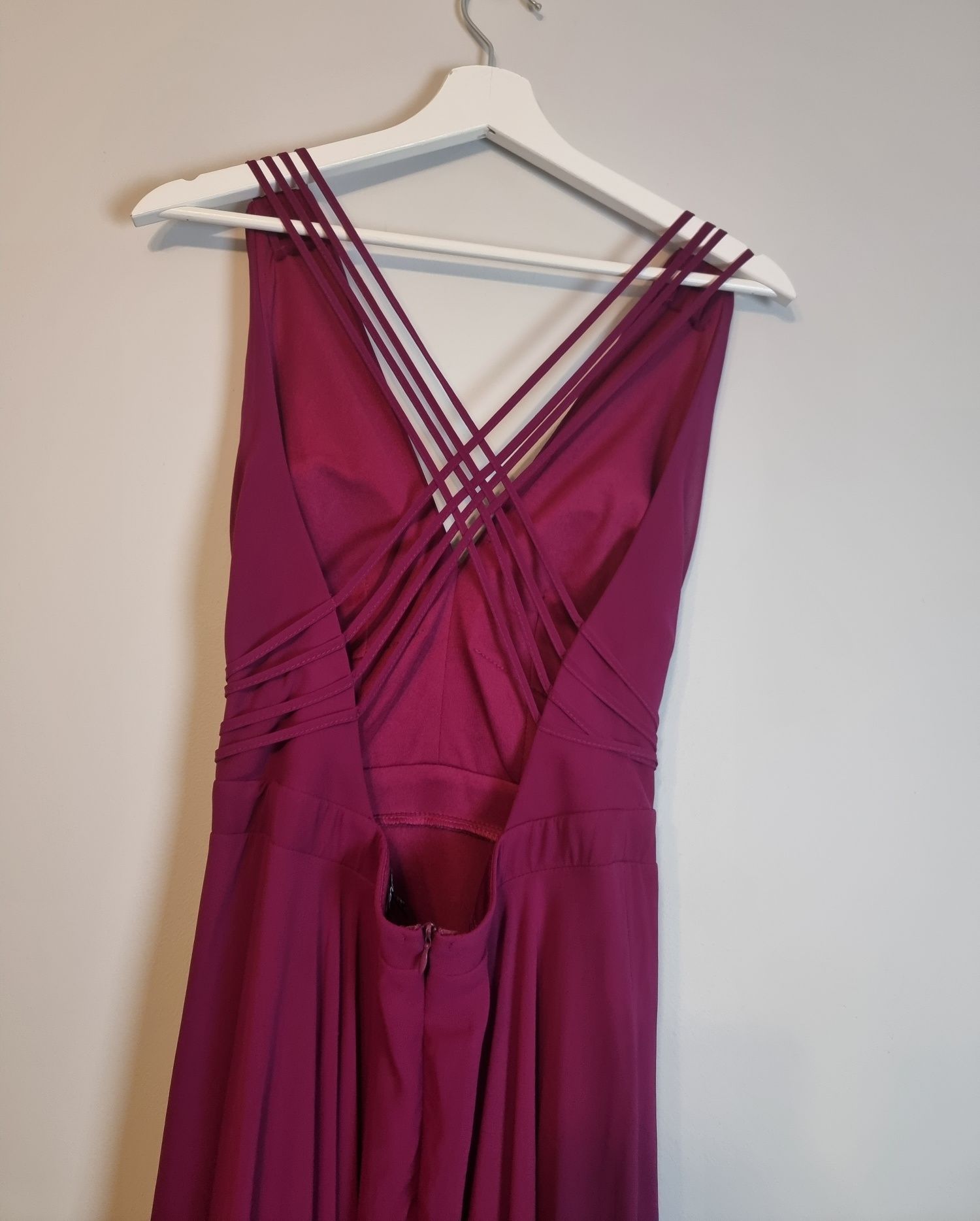 Długa sukienka balowa imprezowa bordowo fioletowa z odkrytymi plecami
