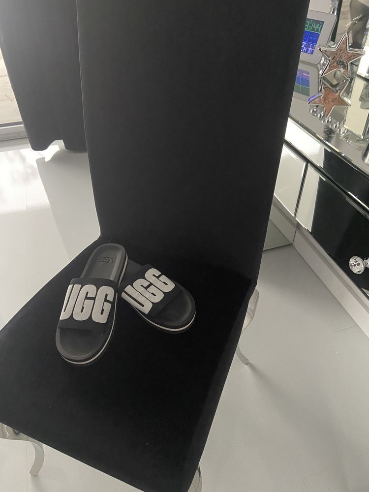 Klapki UGG czarne roz 40