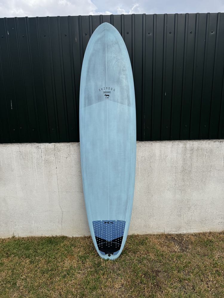 ULTIMO PREÇO Mid length SKINDOG OVA 7’6” 53 ltr em Thunderbolt BLACK