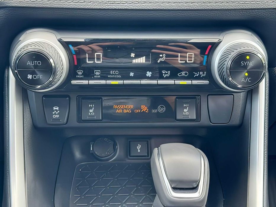 Toyota RAV4      2022