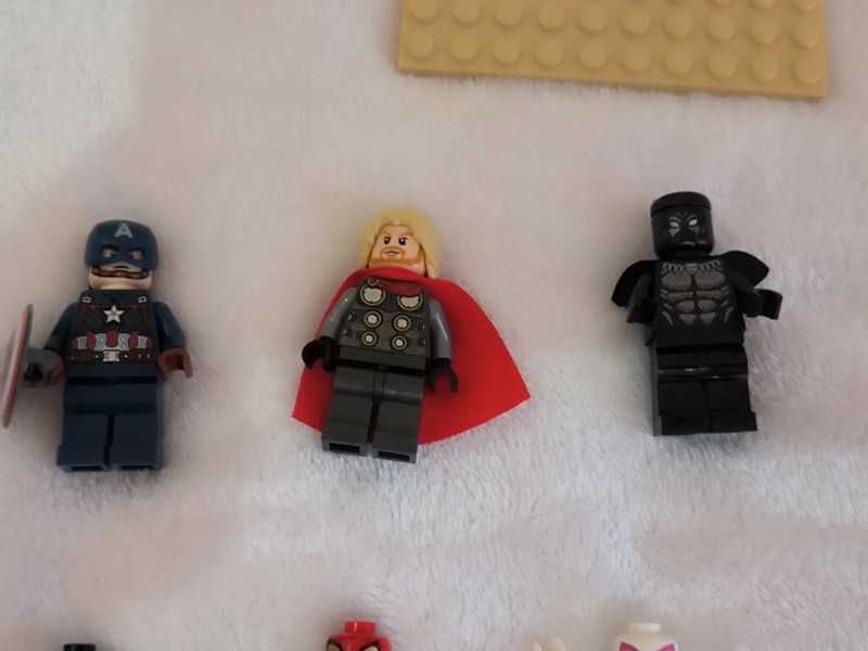 Pack mini figuras Lego Marvel e Lego DC Comics