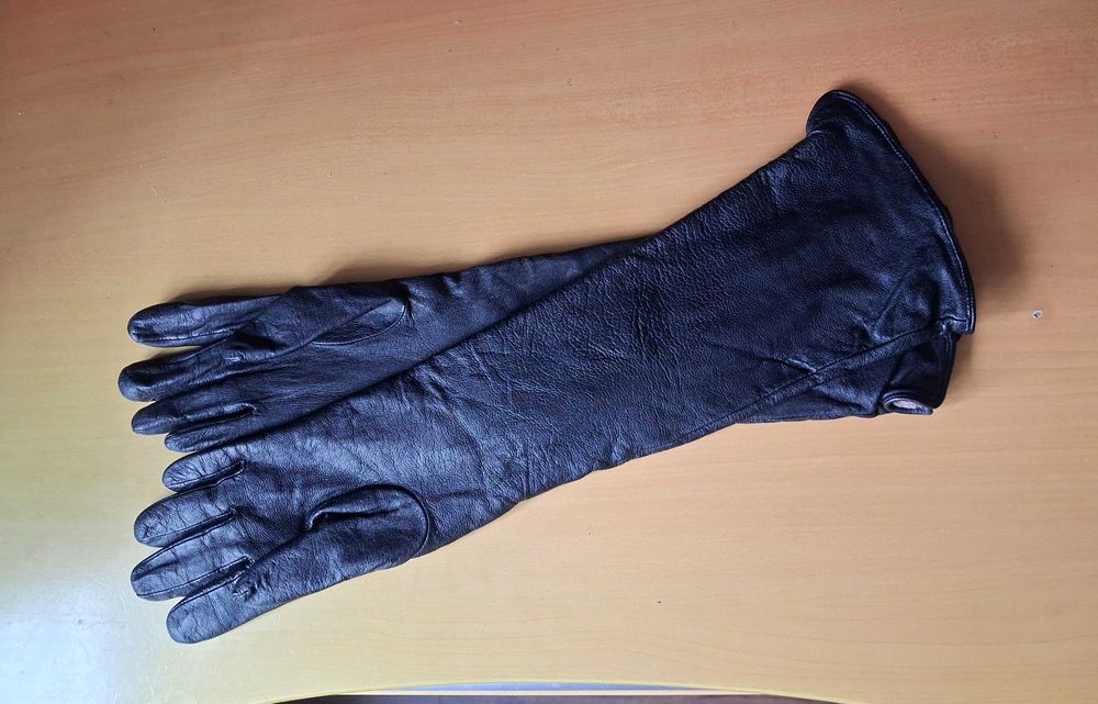 Кожаные перчатки длинные