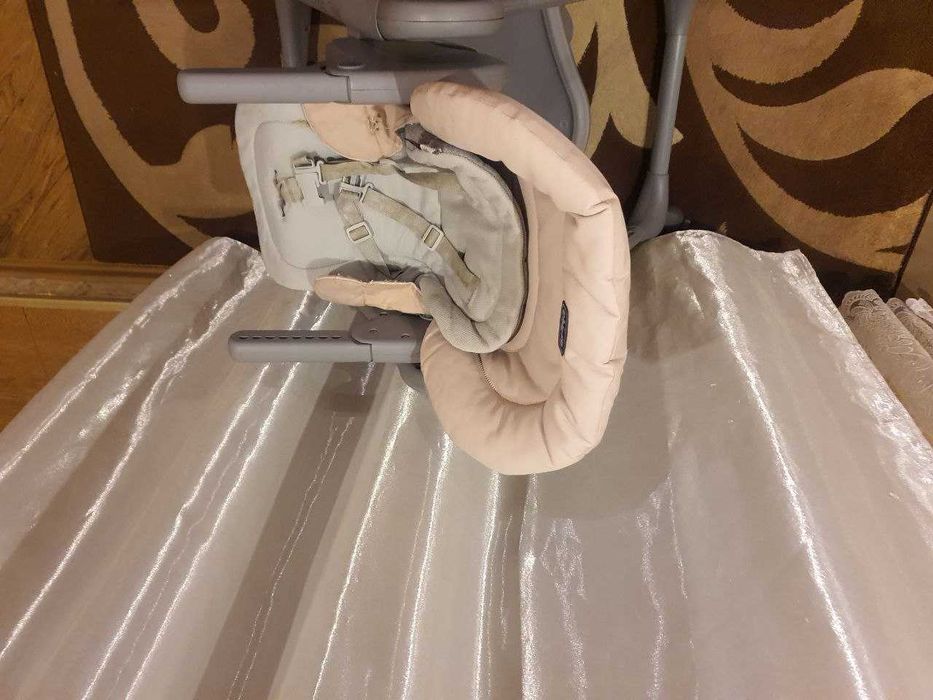 Стульчик для кормления Chicco Polly Magic RELAX БУ хорошее состояние.