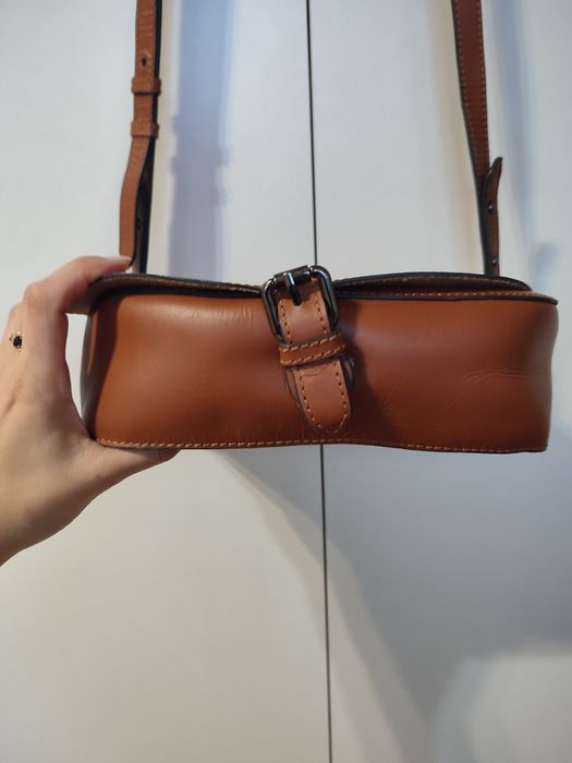 Сумка из натуральной кожи Clarks на плече