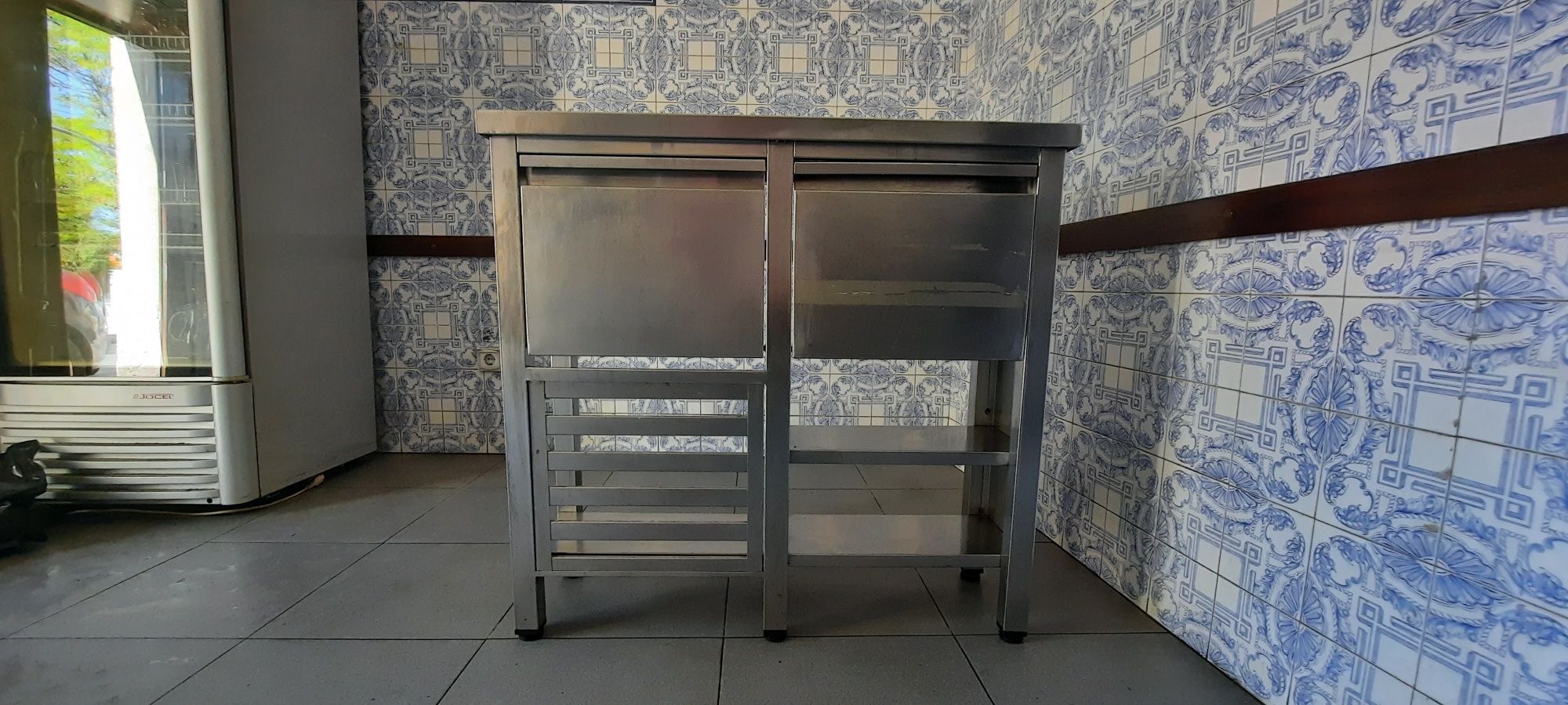 Bancada inox com cuba e bate borras - Medidas: 90x30x85,5cm