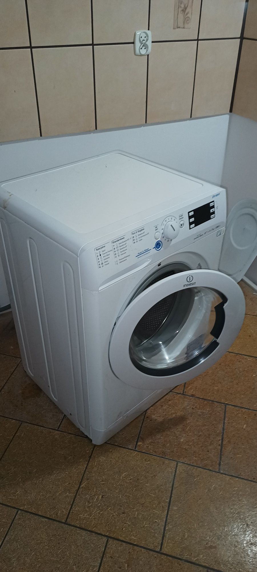 Sprzedam pralkę Indesit