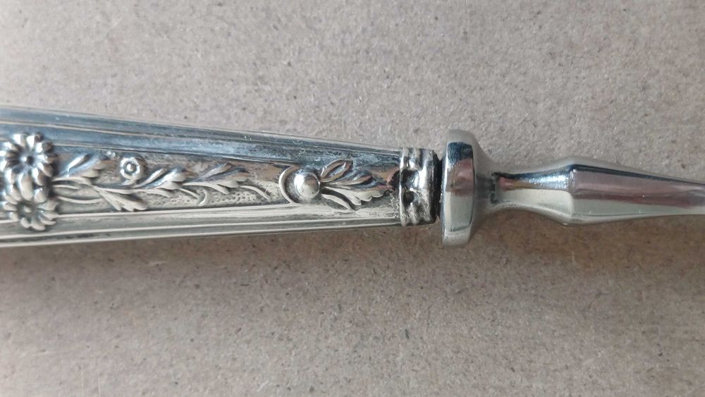 Talheres de prata portuguesa, contrastada.