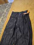 Calça imitação  de napa