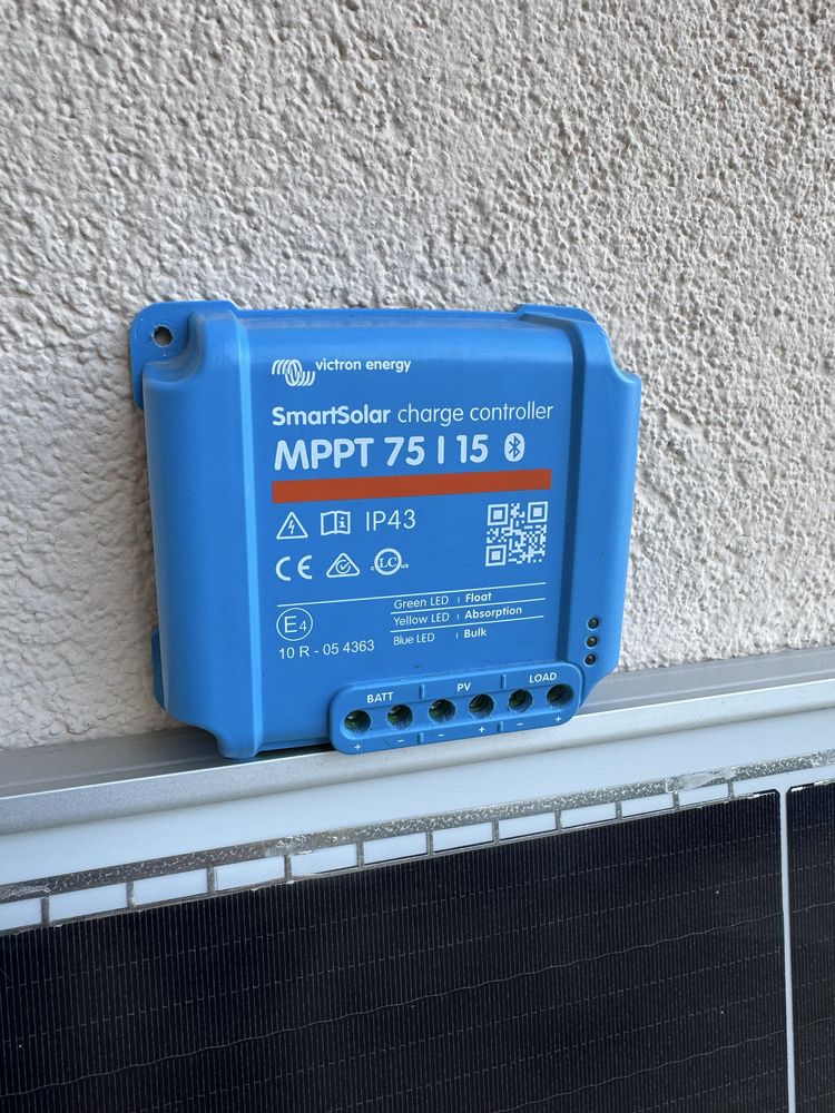 Panel solarny wraz z regulatorem MPPT victron