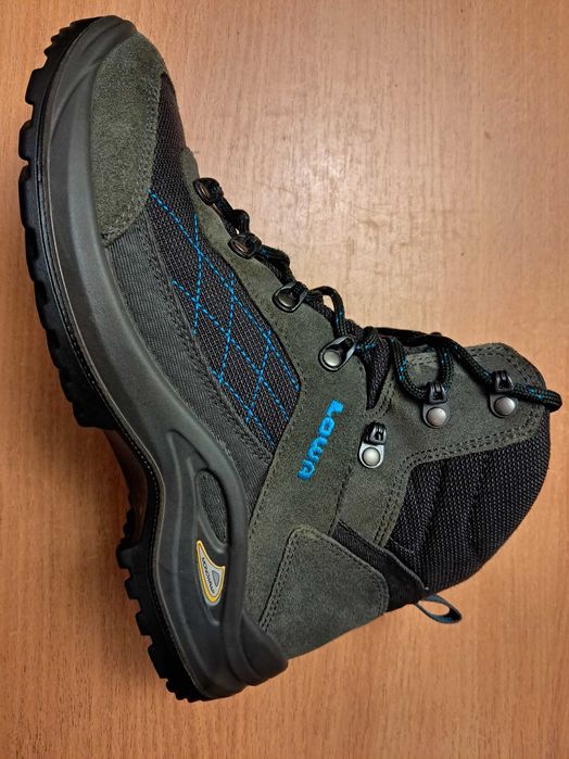 Трекинговые ботинки  LOWA GORE-TEX 41 размер