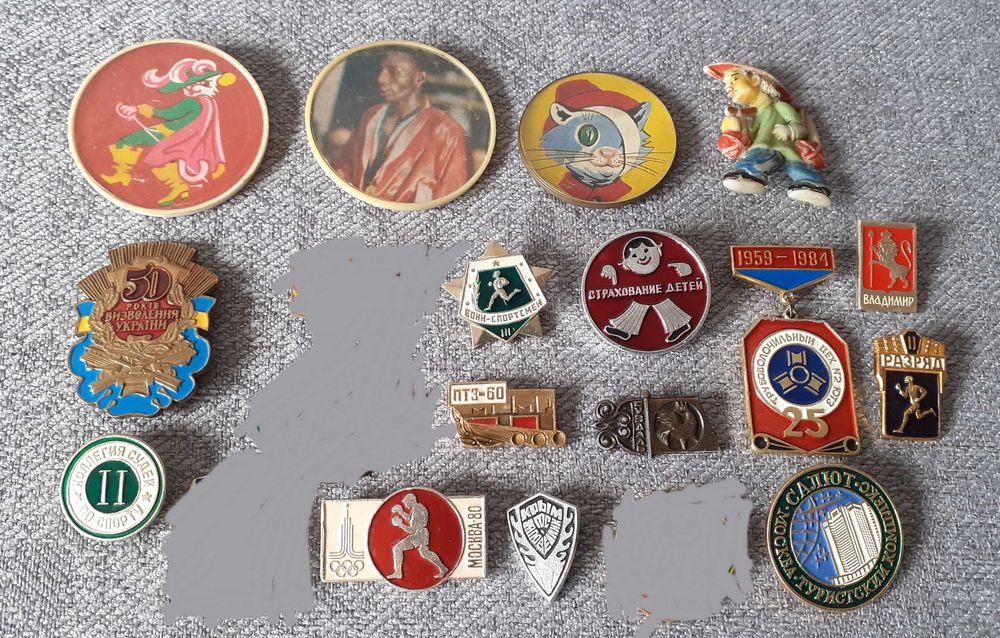 Продам різні значки