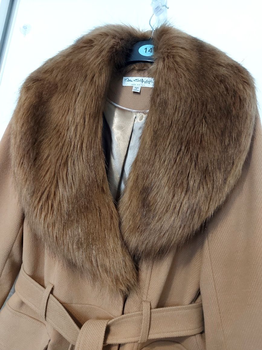 Piękny brązowy zimowy płaszcz z futerkiem Miss Selfridge L/40