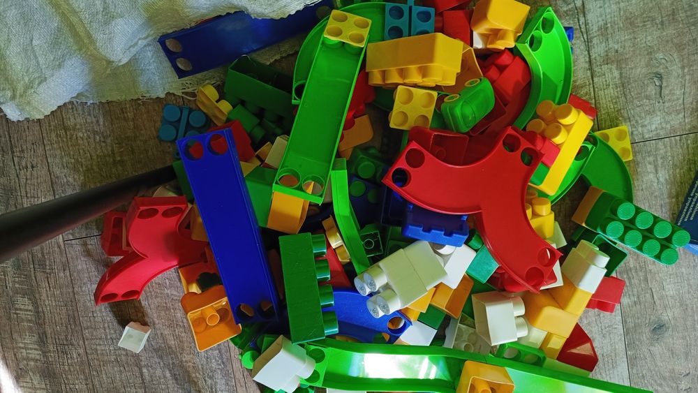 Конструктор з крупними деталями