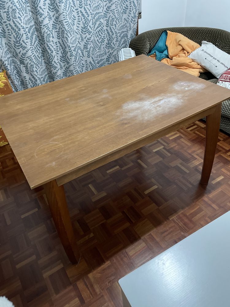 Mesa de madeira boa para remodelar