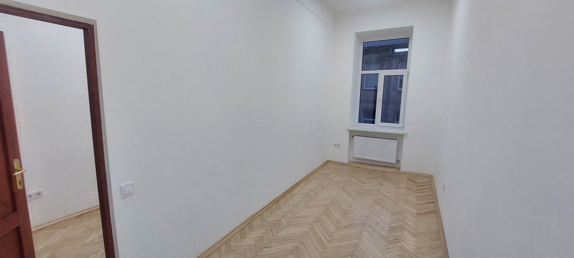 Нежитлова будівля в оренду в центрі Львова на 14 кабінетів, 488,7 м2.