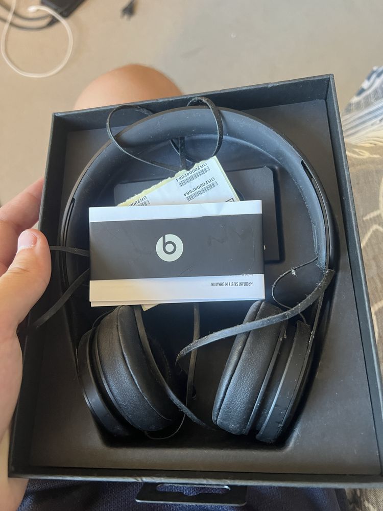 Fones Beats com ponta partida