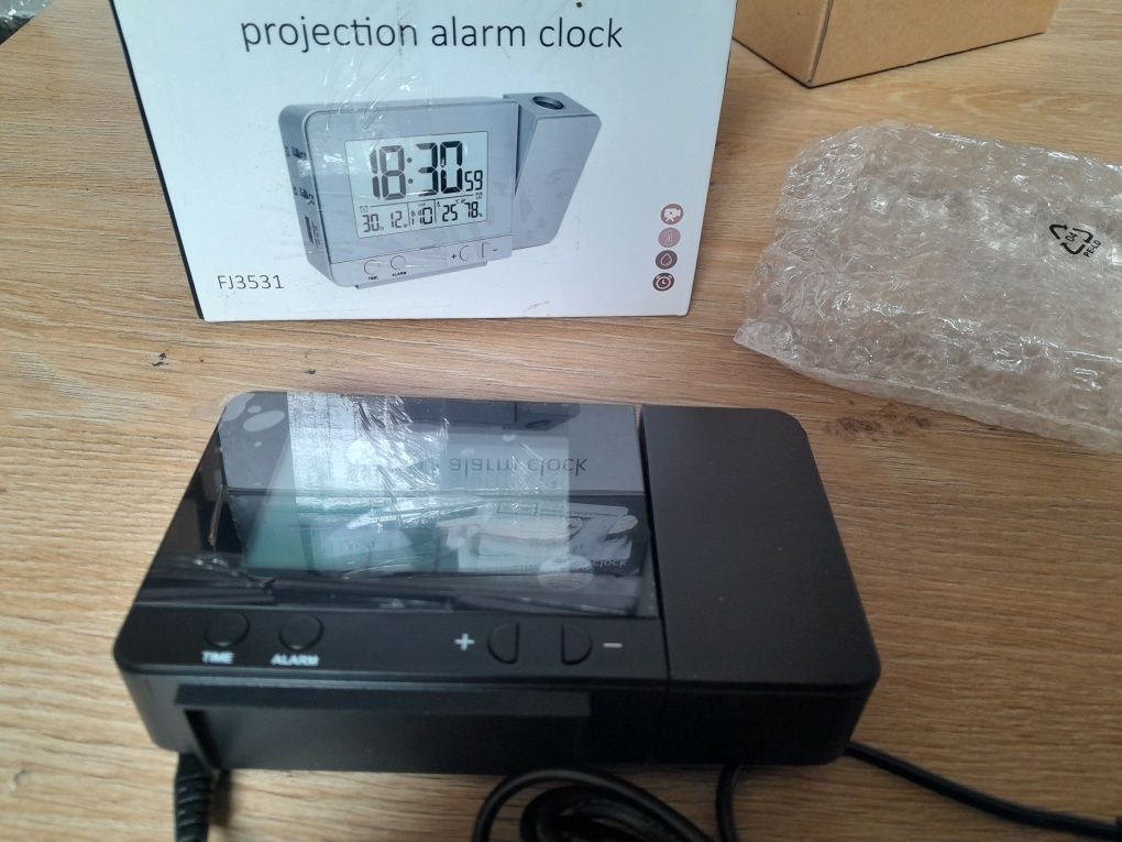 Budzik FJ3531 Alarm z projekcją zegar cyfrowy