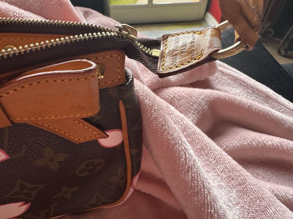 Louis Vuitton Pochete Monogram Cherry Blossom Marrom