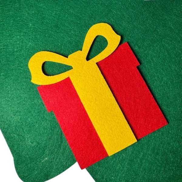 Дитяча фетрова ялинка на стіну з прикрасами + подарунок