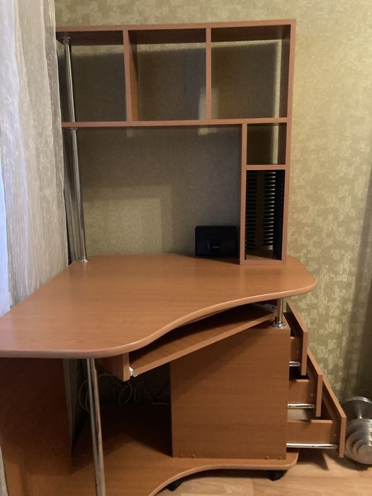 Стол компьютерный
