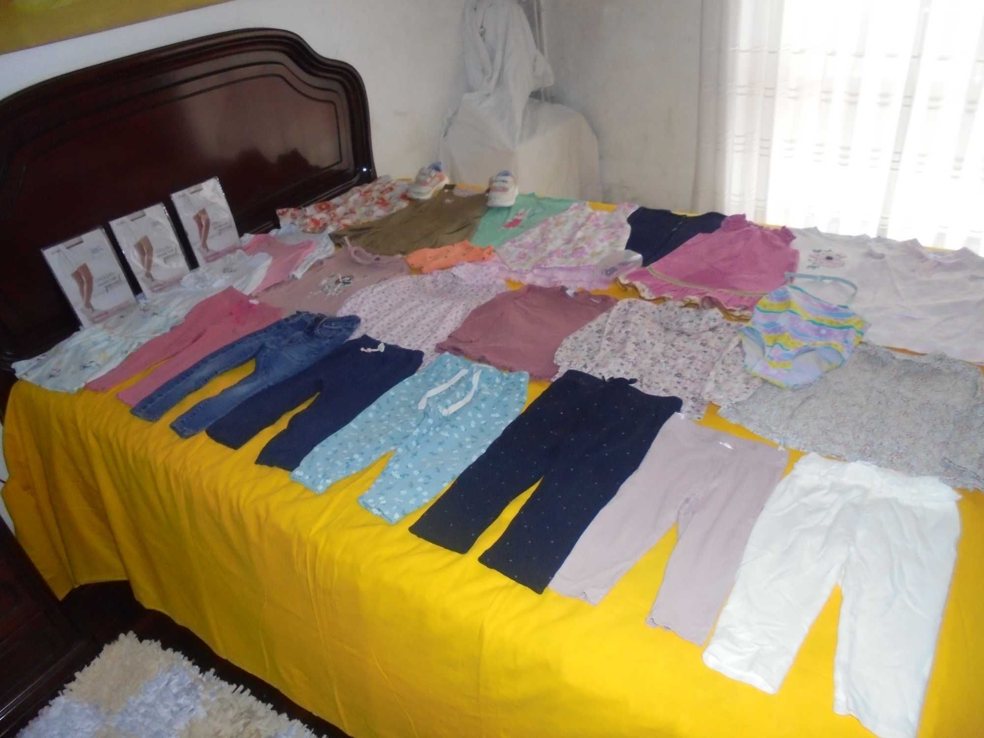 lote de roupa de menina as sapatilhas
